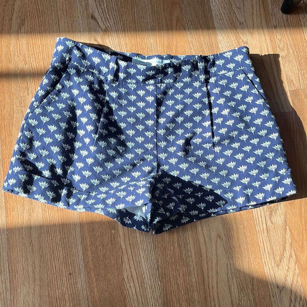 Navy and white Diane Von Furstenburg shorts size 6